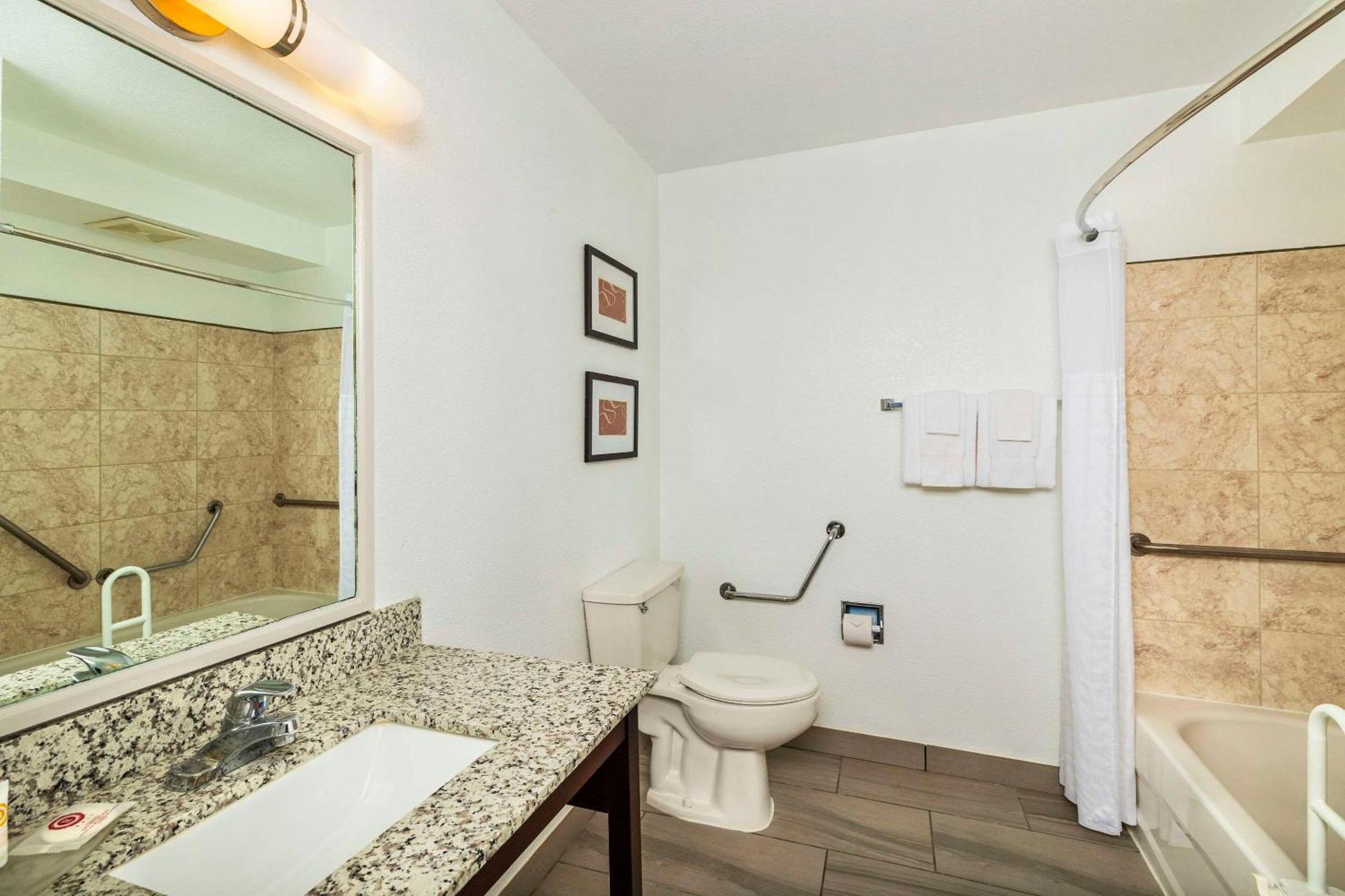 Comfort Inn & Suites Йорктон Экстерьер фото